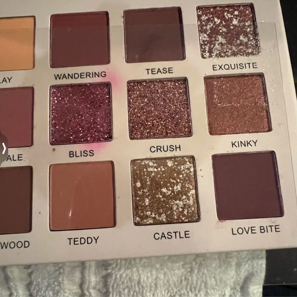 Eyeshadow palette - Picture 3 of 7